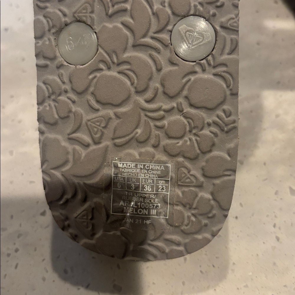 Roxy Gray Flip Flops Thongs Sandals - Picture 3 of 3